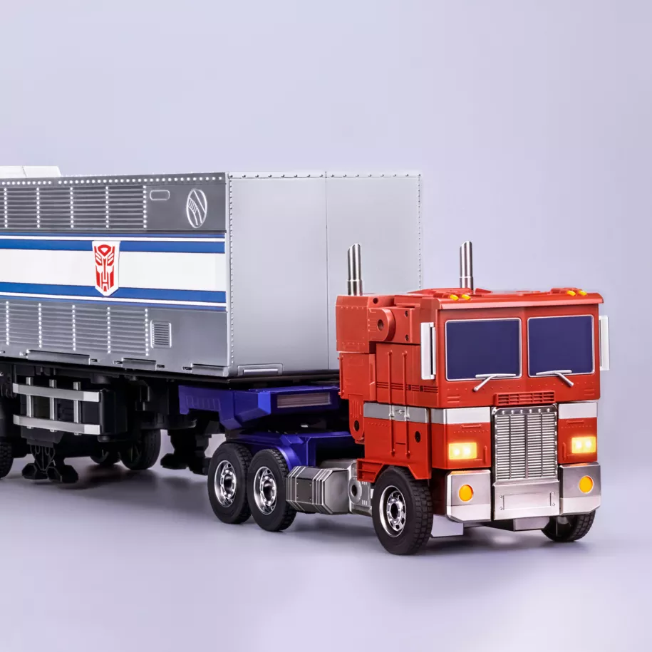 Robosen Flagship Optimus Prime Trailer Kit